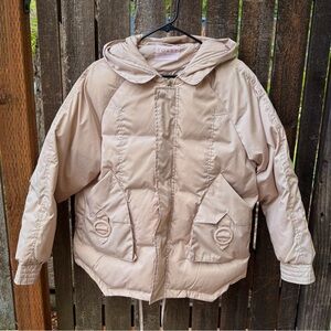 Toast Society Wm’s Gemini Hooded Puffer Jacket in Latte Sz L